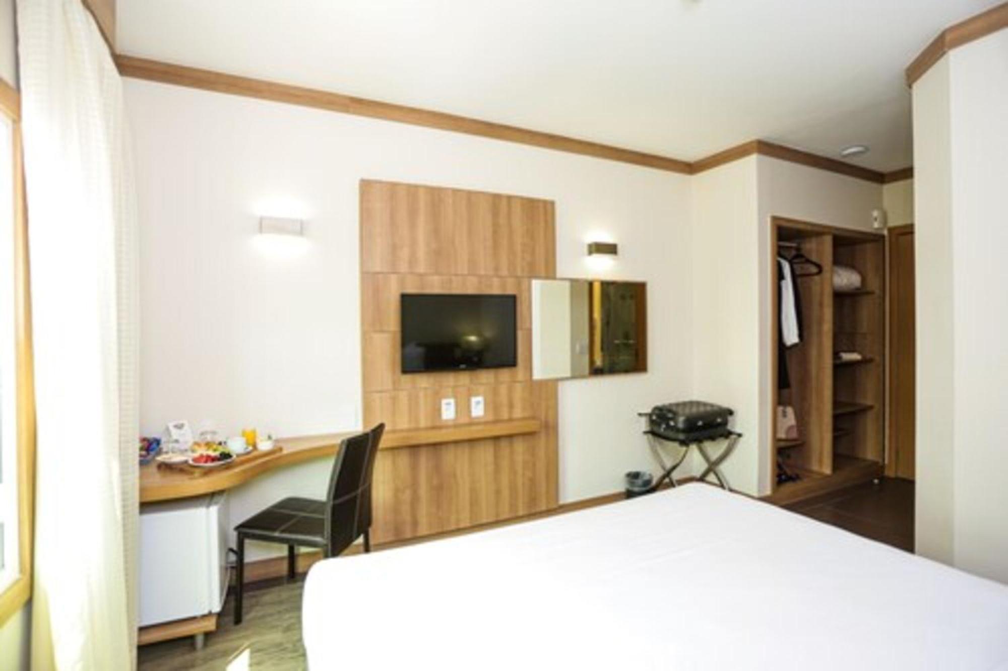 Intercity Vinhedo Hotel Room photo